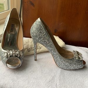 Badgley Mischka 7.5 silver glitter/sequin peep toe pumps. Branded Bag included.